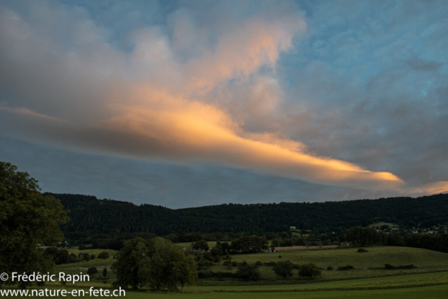 Nuages matinaux au pied du Jura